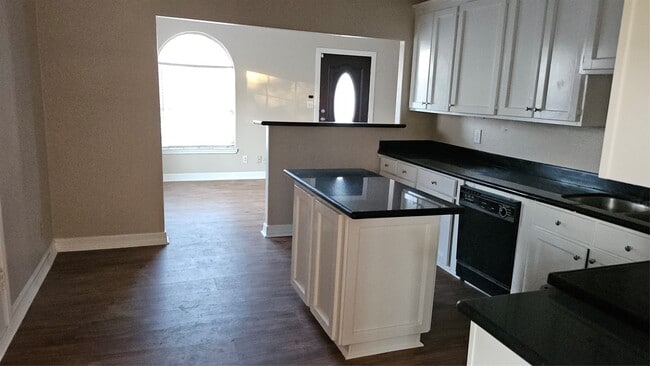 Building Photo - 4714 Sharon St