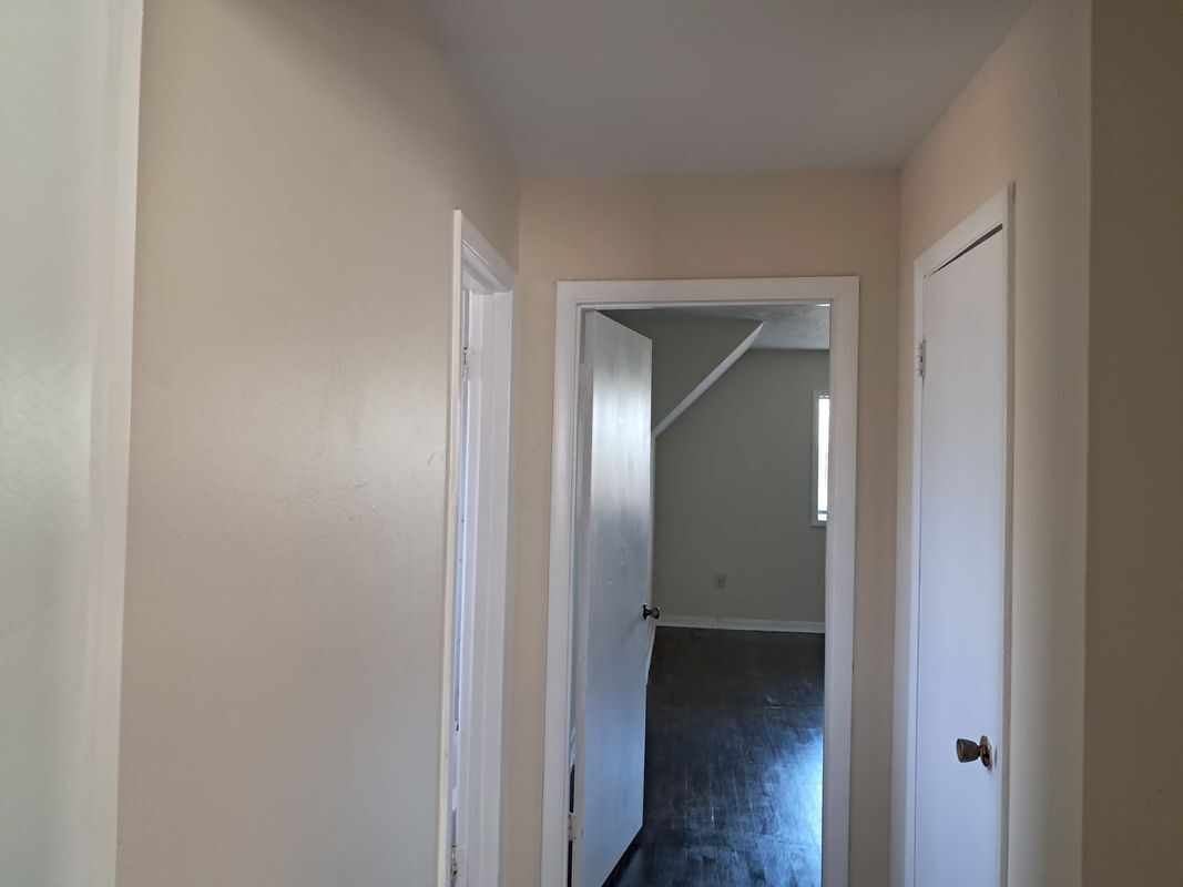 Building Photo - 1303 Leacrest Dr
