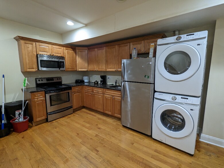 Building Photo - 2329 N Park Ave