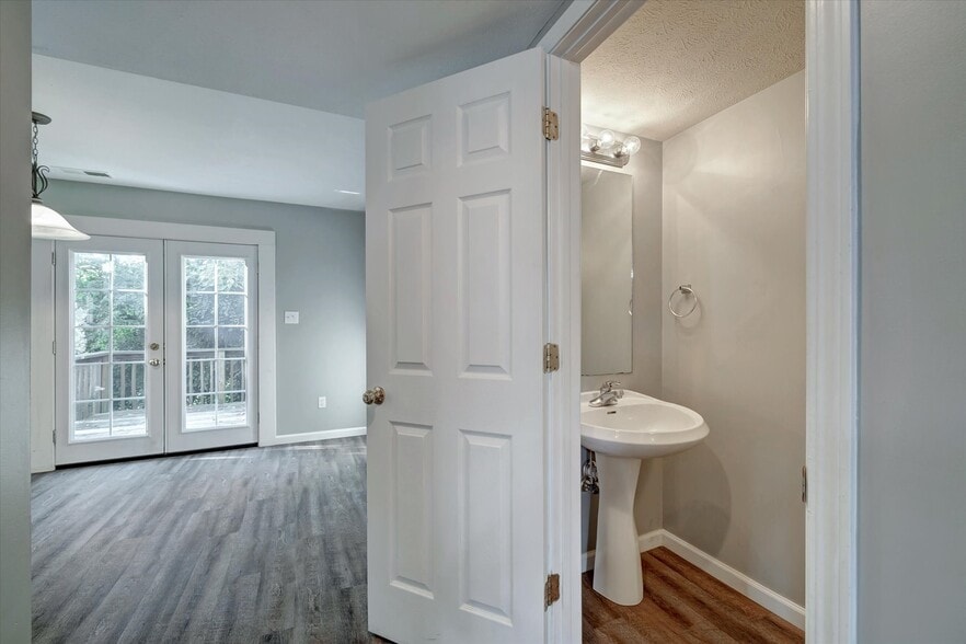 Building Photo - 3499 S Oaklawn Cir