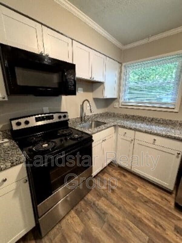 Building Photo - 9816 Titan Dr