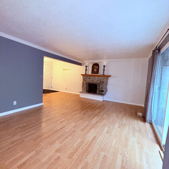 Building Photo - 886 Maple Crest Ct