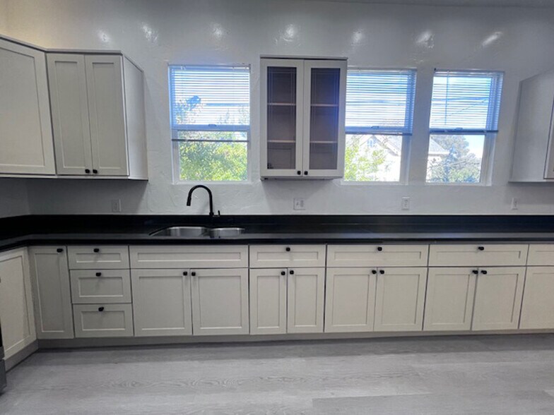 Building Photo - 1039 Peralta St