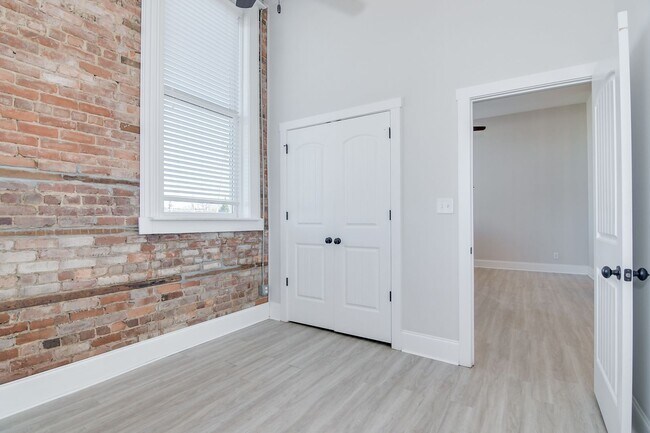 Building Photo - 2 Bedroom 1 Bath Apartment in Harlem