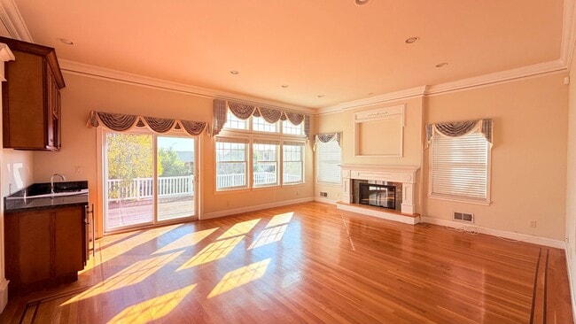 Building Photo - 738 Palmera Ct