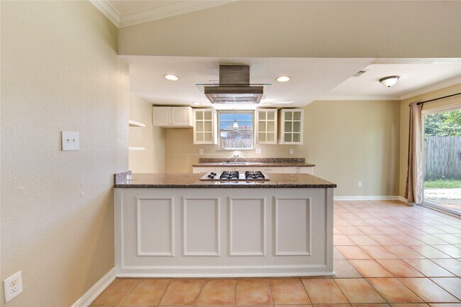 Building Photo - 3702 Royal Manor Dr