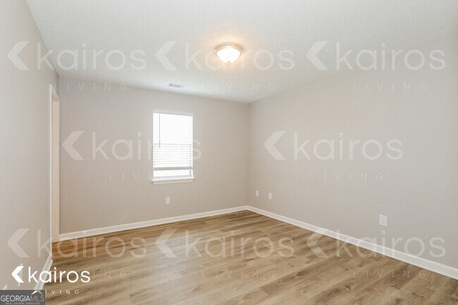 Building Photo - 415 Deer Park Dr