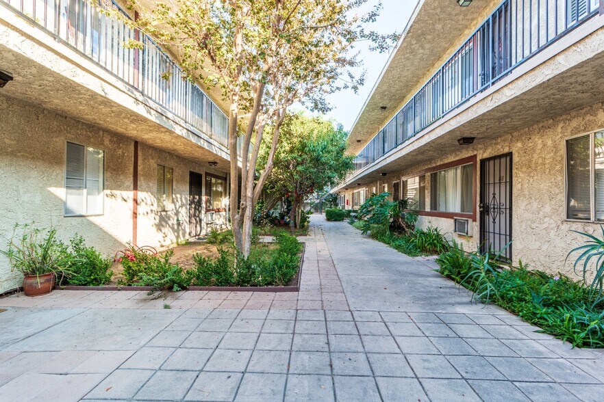 Building Photo - 8800 Cedros Ave