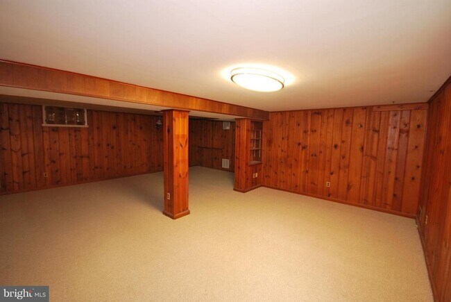 Building Photo - 10720 Tenbrook Dr