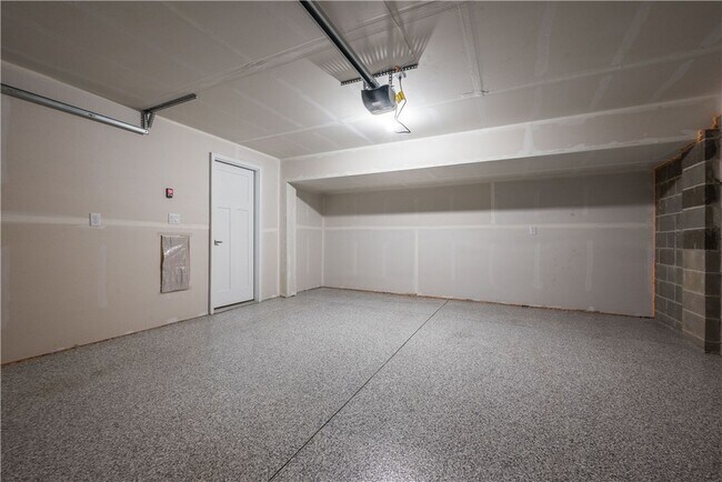 Building Photo - 353 Trinity Wy