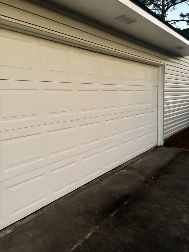 Building Photo - 2019 Bradley Ave