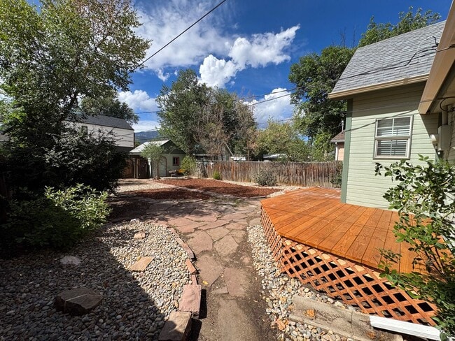 Building Photo - 935 W Pikes Peak Ave