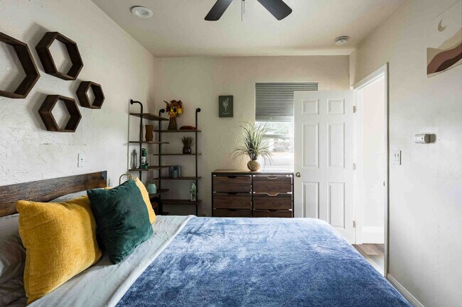 Building Photo - 910 S Lincoln Ave