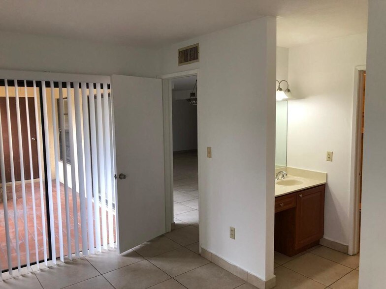 Building Photo - 9135 SW 125th Ave