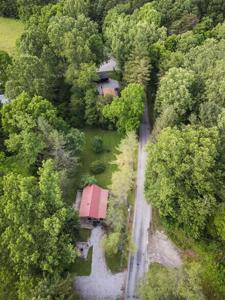 Building Photo - 15039 Pleasant Valley Rd