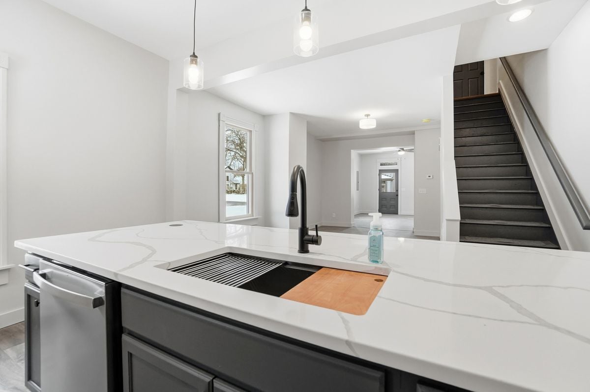 Building Photo - 131 S C St