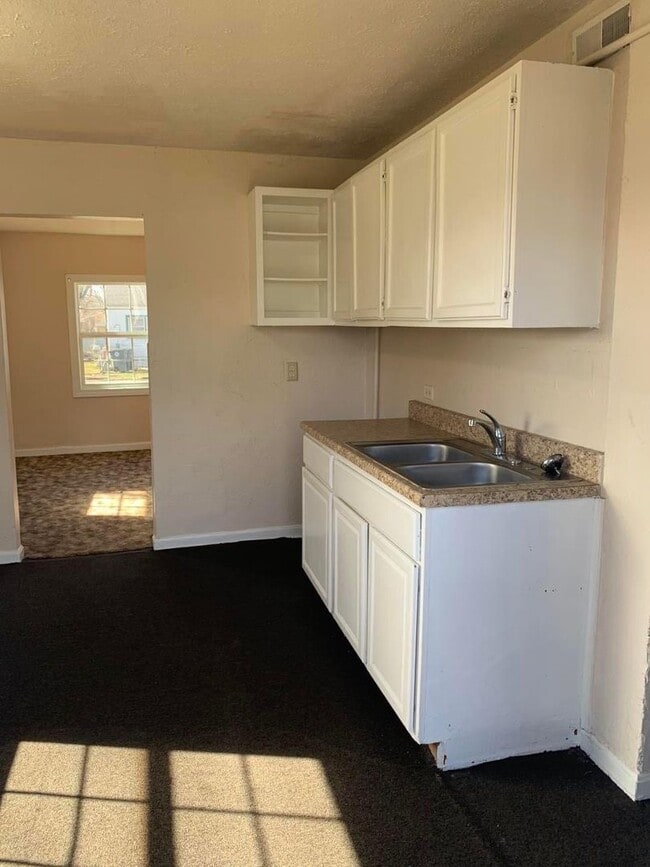 Building Photo - 2423-2425 Negley Ct