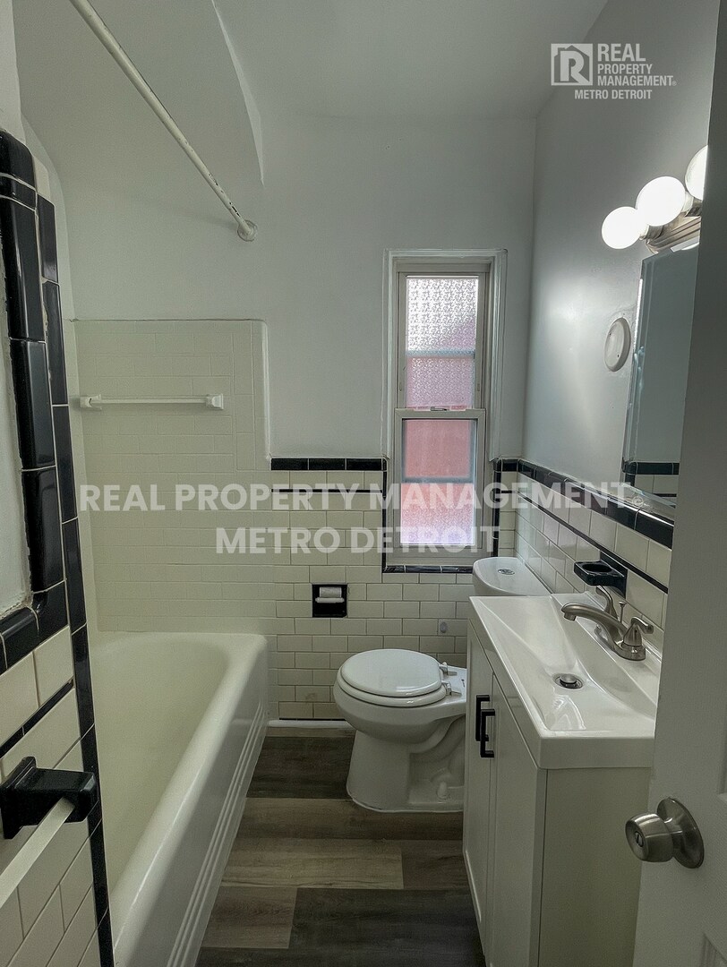 Building Photo - 16210 Ferguson St