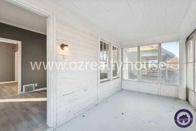 Building Photo - 4319 Parrakeet Ave