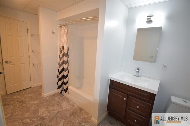 Building Photo - 99 Main St