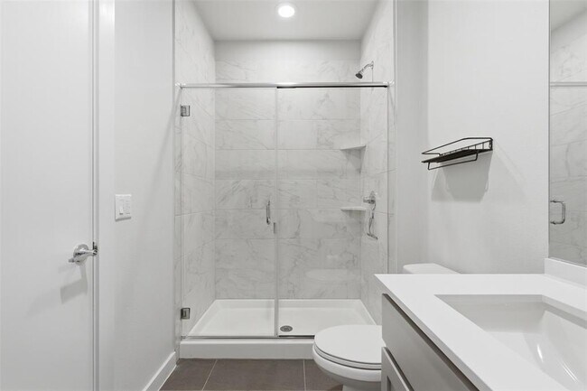 Building Photo - 801 N Bluff Dr