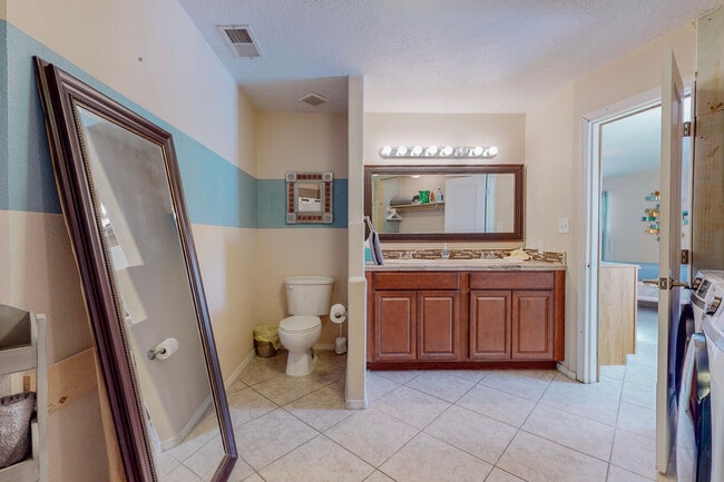 Building Photo - 3010 May Cir SE