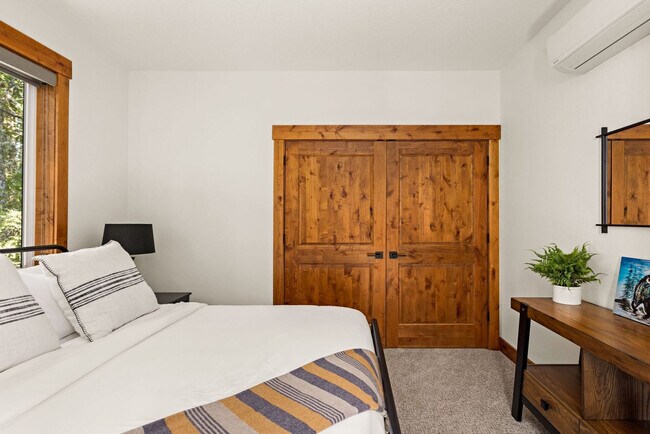 Building Photo - 89192 U.S. 26-SI ID1223593P