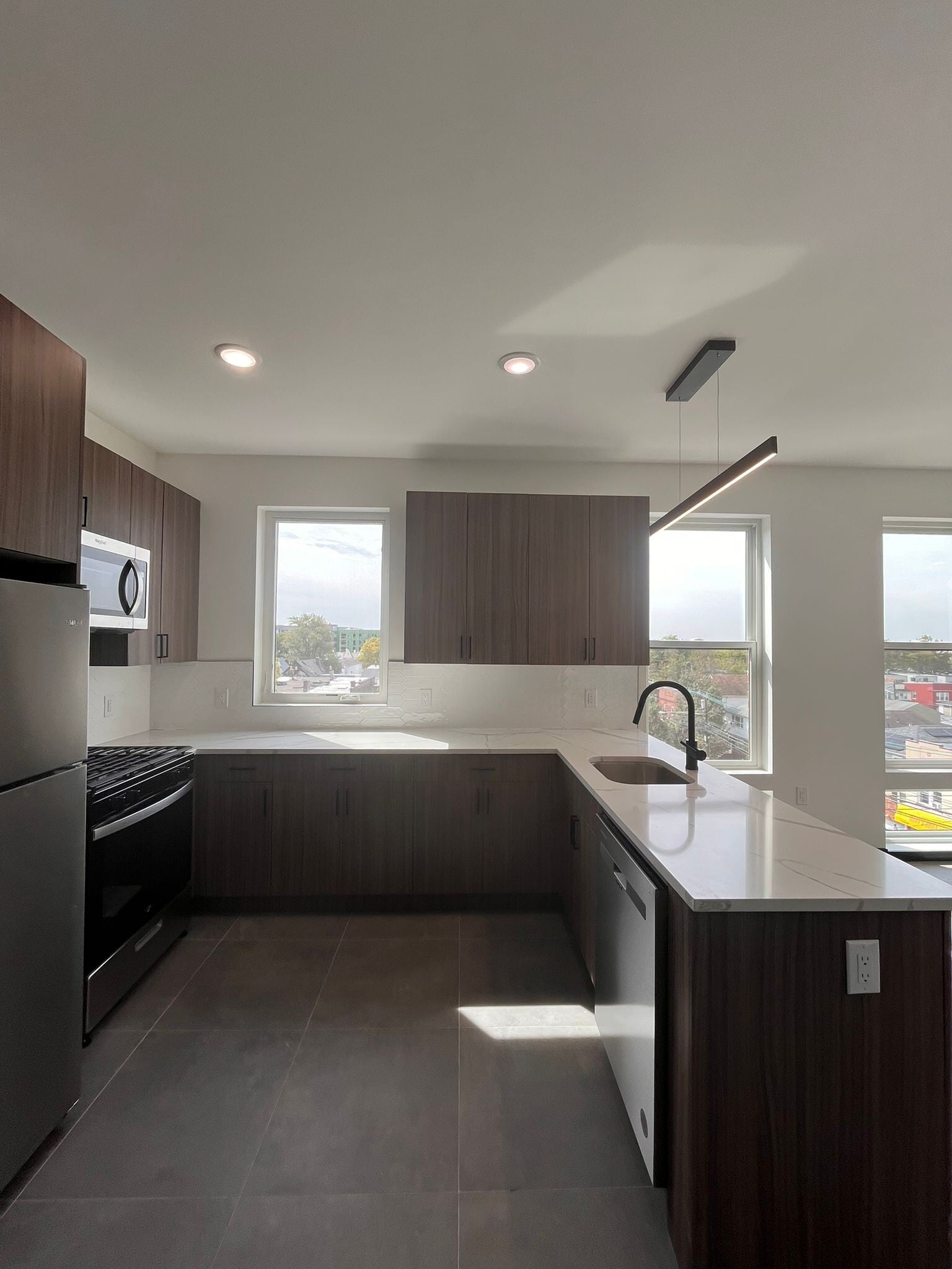 Building Photo - 130 Mallory Ave