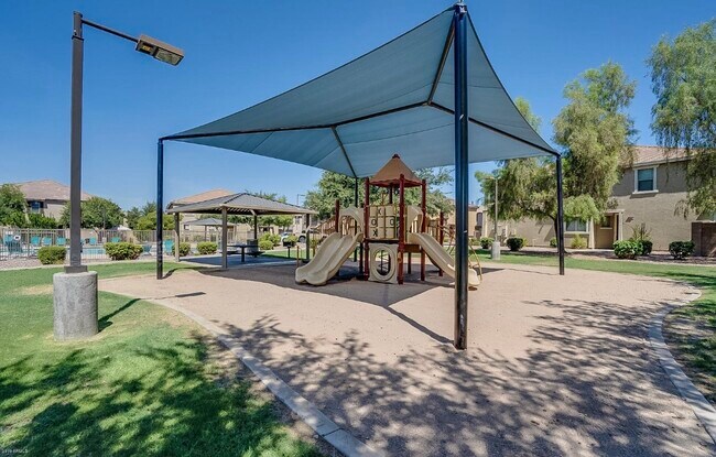 Building Photo - 1250 S Rialto