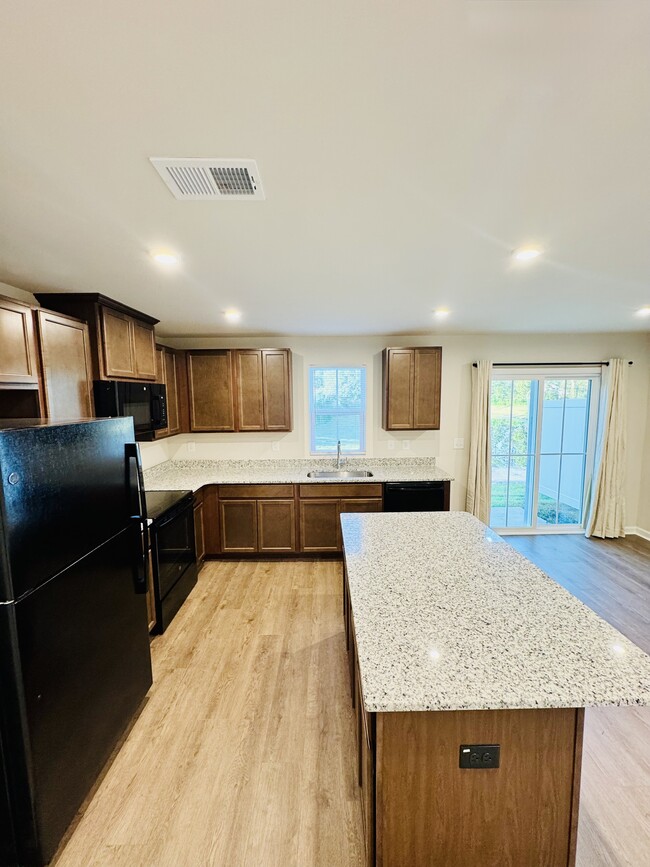 Building Photo - 405 Myrtle Mdws Dr