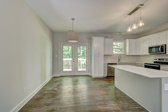 Building Photo - 248 Delview Dr