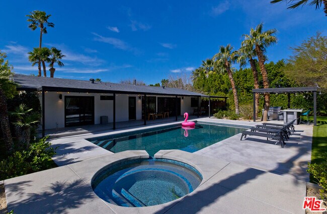 Building Photo - 2660 N Farrell Dr