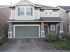 Building Photo - 4 Br 2.5 bth Plus Loft!  Large Rooms, 2 ca...