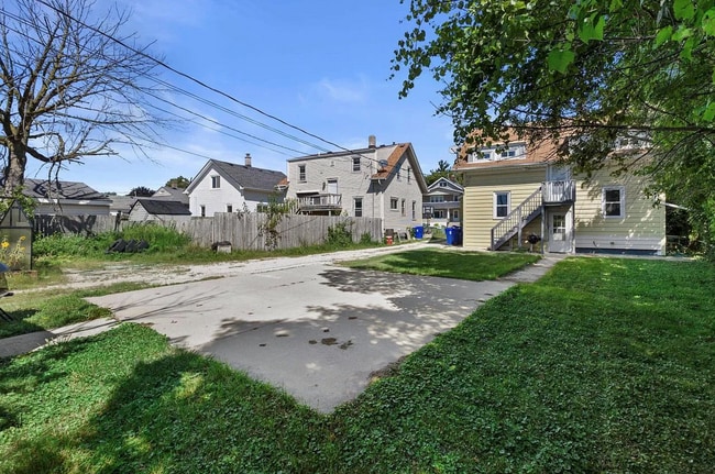 Building Photo - 1509 Kenosha SFH