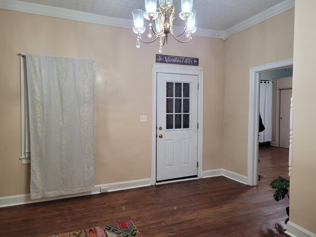 Building Photo - 1121 Elm St