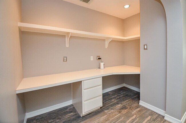 Building Photo - 1407 Kennoway Park Dr