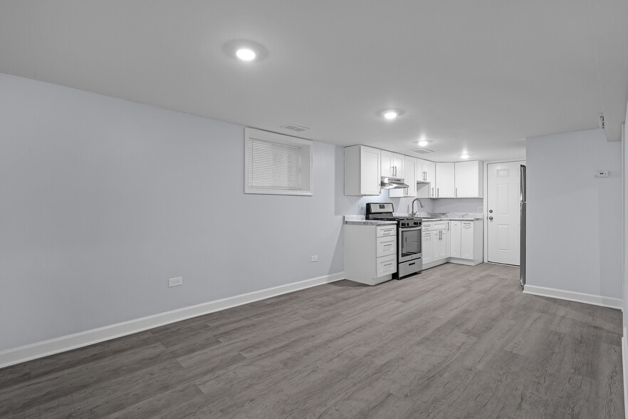 Building Photo - 5620 N Marmora Ave