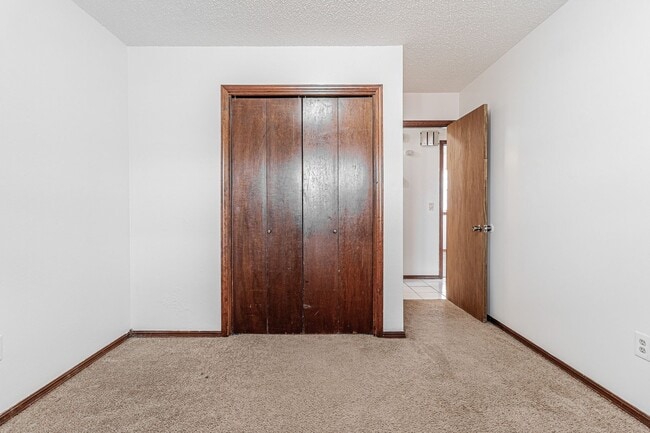 Building Photo - 4 Bed 2 Bath in SW Oklahoma City