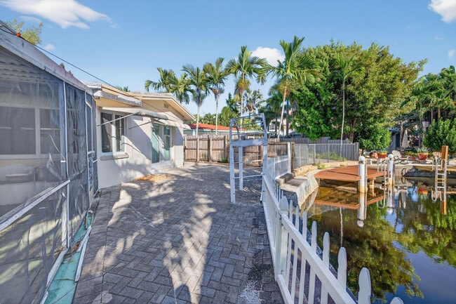 Building Photo - 1570 NE 30th Pl