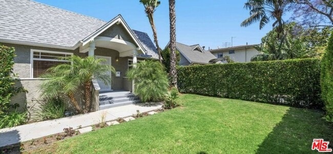 Building Photo - 1149 N Poinsettia Pl