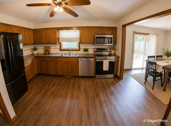 Building Photo - 3027 Tamarak Dr