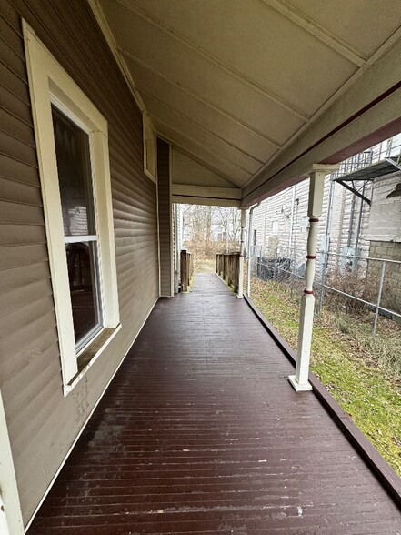 Building Photo - 311-1/2 S Main St