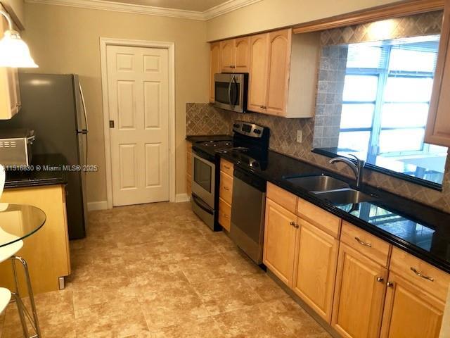 Building Photo - 216 SE 5th St