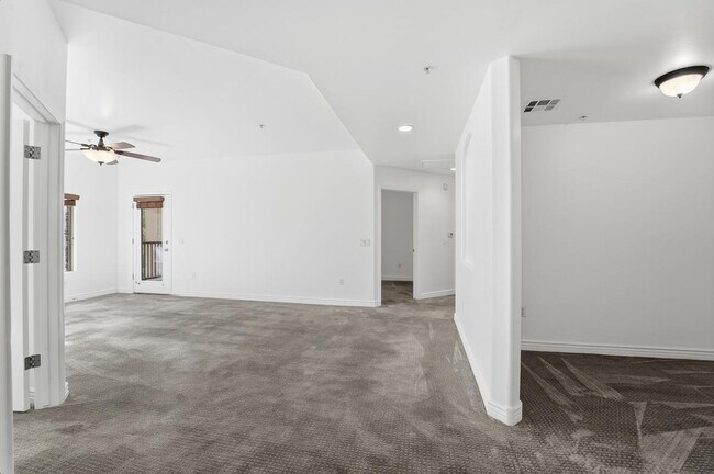 Building Photo - 5450 E Deer Valley Dr