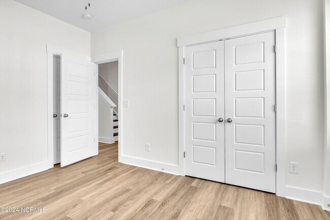 Building Photo - 7052 Crew Dr