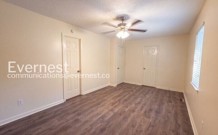 Building Photo - 1592 King James Dr