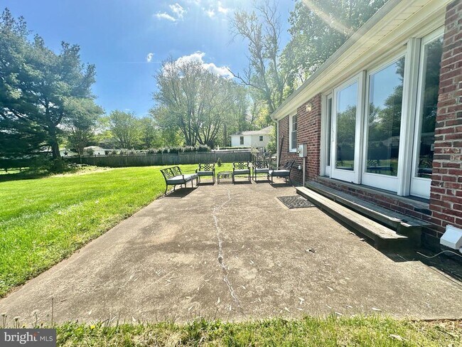 Building Photo - 703 Kentland Dr