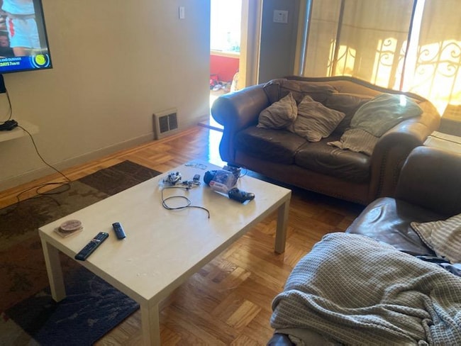 Building Photo - 106 Sargent St