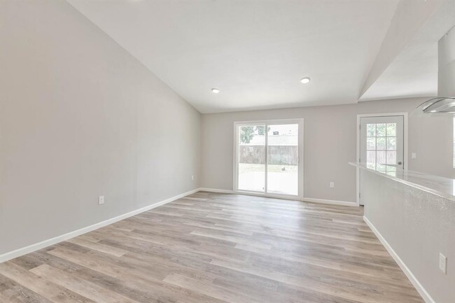 Building Photo - 3215 Rockyridge Dr