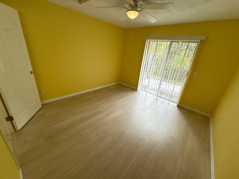 Building Photo - 1910 NW 12th Ave